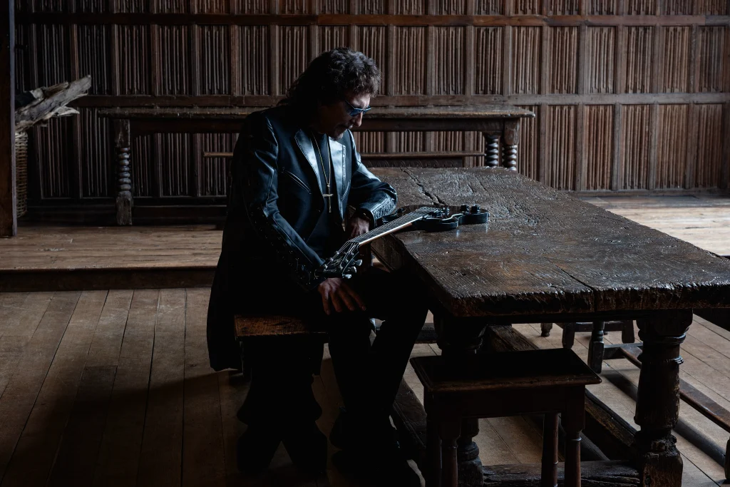 Tony Iommi revela Stormwatcher, novo single solo